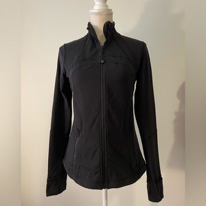 Lululemon. Black Fitted Define Jacket. Size 8. Zipper pockets.